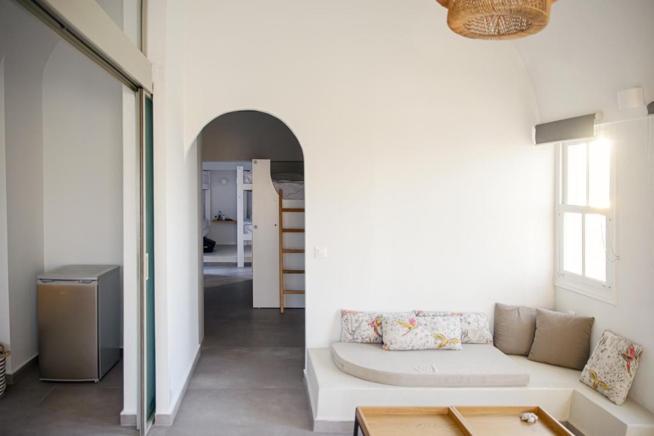Central Hostel Oia Экстерьер фото