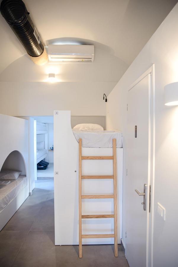 Central Hostel Oia Экстерьер фото