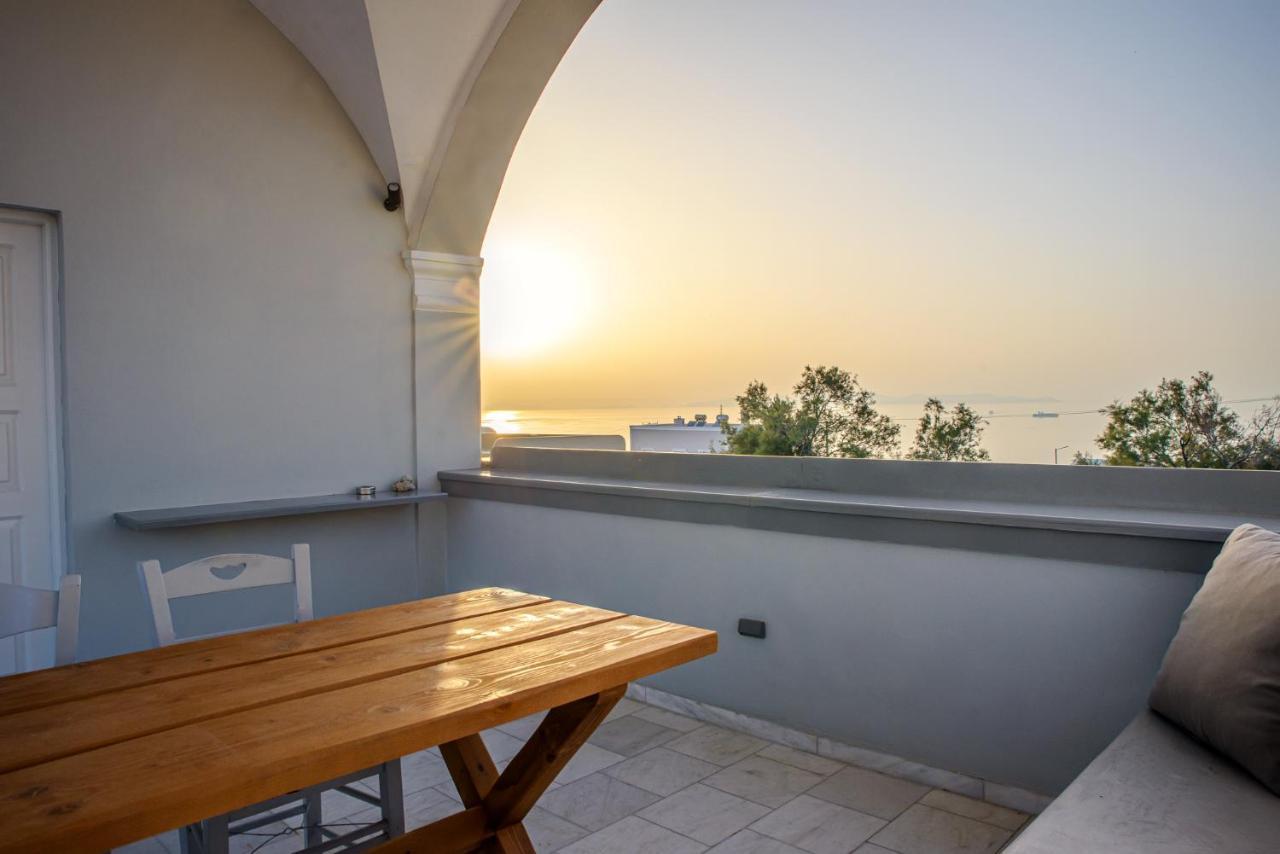 Central Hostel Oia Экстерьер фото