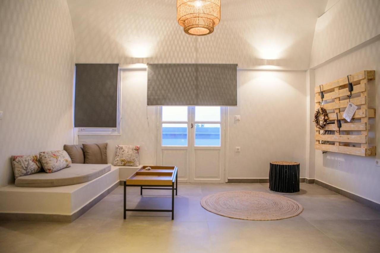 Central Hostel Oia Экстерьер фото