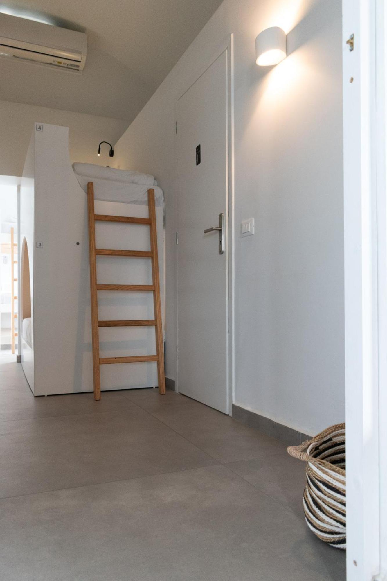 Central Hostel Oia Экстерьер фото